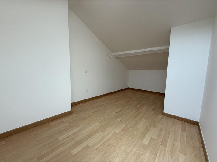 Maison a louer fontaine - 5 pièce(s) - 168 m2 - Surfyn