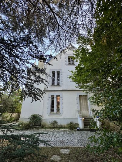 Maison a louer tassin-la-demi-lune - 9 pièce(s) - 181 m2 - Surfyn