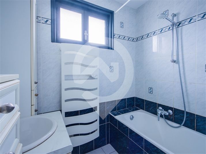 Maison a louer bourg-en-bresse - 4 pièce(s) - 144 m2 - Surfyn