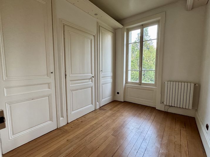 Maison a louer tassin-la-demi-lune - 9 pièce(s) - 181 m2 - Surfyn