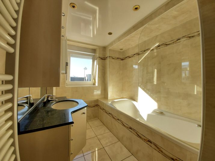 Appartement a louer reims - 5 pièce(s) - 75 m2 - Surfyn