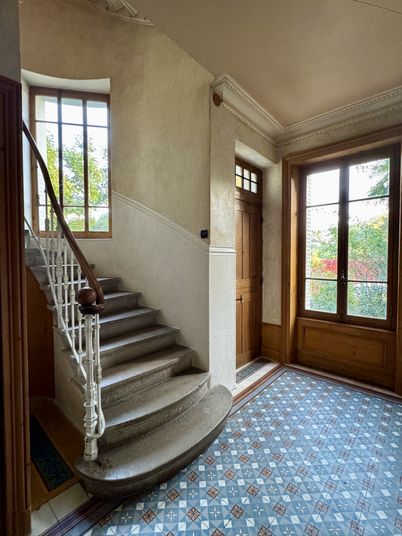 Maison a louer tassin-la-demi-lune - 9 pièce(s) - 181 m2 - Surfyn