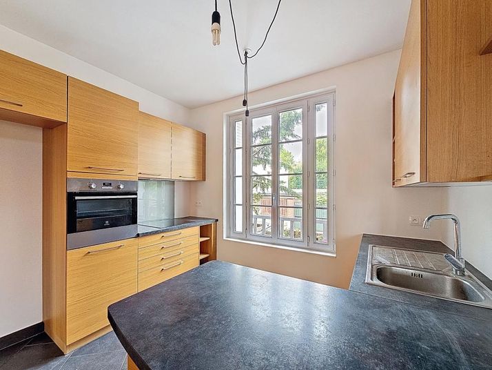 Maison a louer suresnes - 8 pièce(s) - 144 m2 - Surfyn