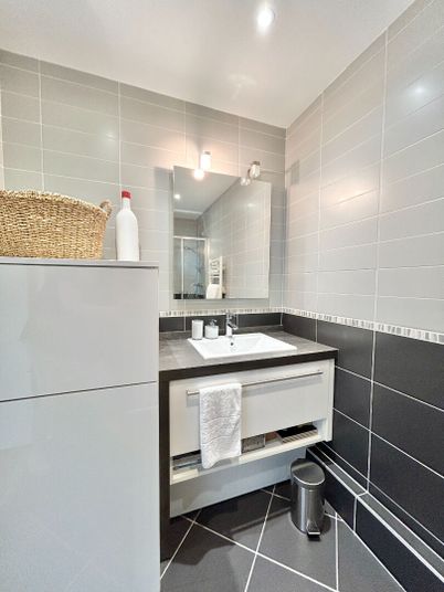 Appartement a louer tassin-la-demi-lune - 2 pièce(s) - 51 m2 - Surfyn