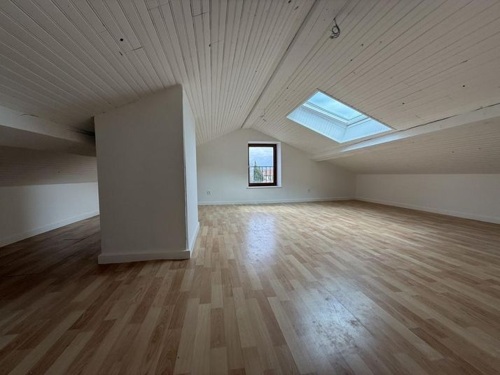 Maison a louer fontaine - 5 pièce(s) - 168 m2 - Surfyn