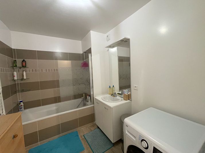 Appartement a louer  - 4 pièce(s) - 77 m2 - Surfyn