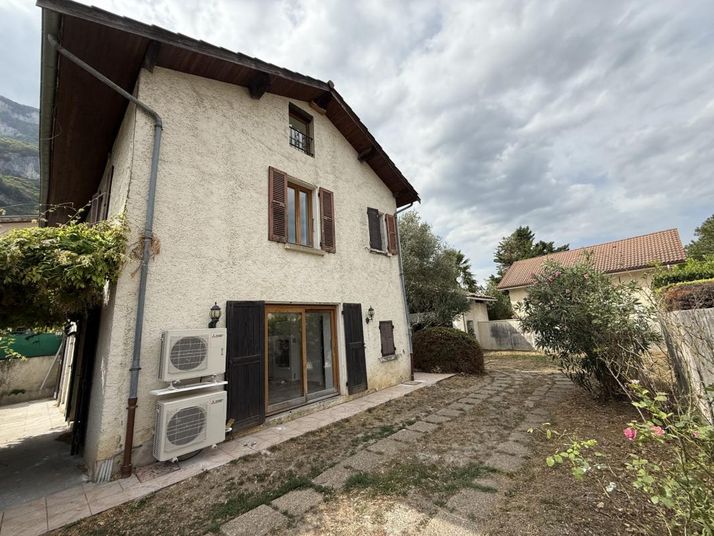 Maison a louer fontaine - 5 pièce(s) - 168 m2 - Surfyn