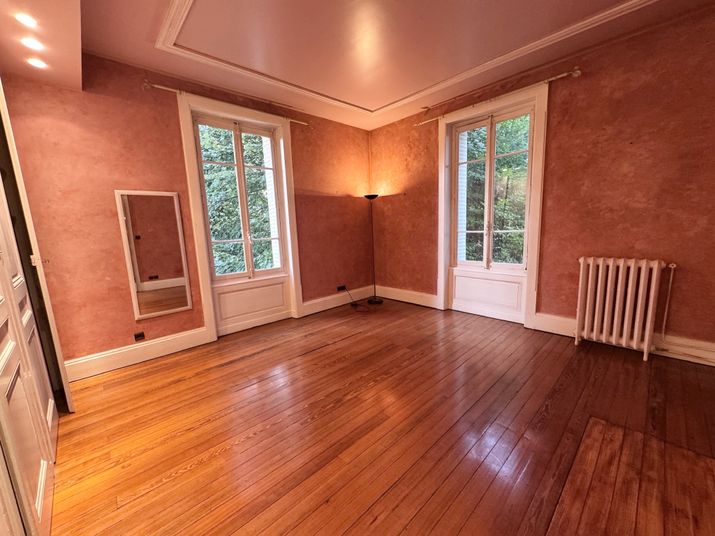 Maison a louer tassin-la-demi-lune - 9 pièce(s) - 181 m2 - Surfyn