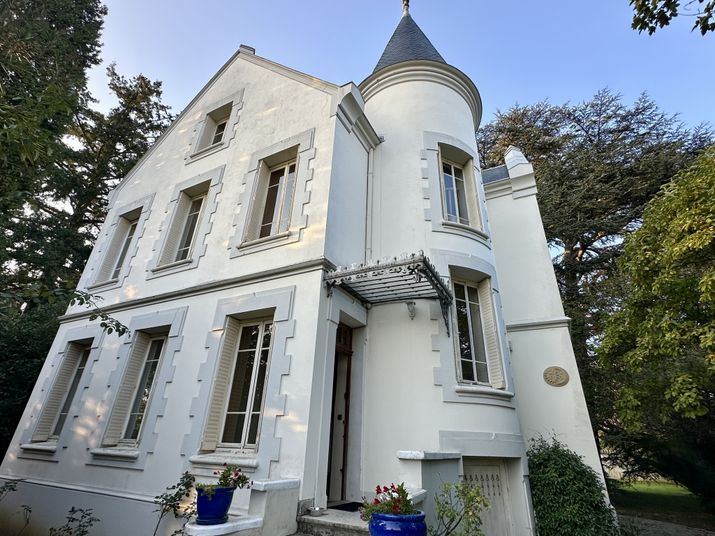 Maison a louer tassin-la-demi-lune - 9 pièce(s) - 181 m2 - Surfyn