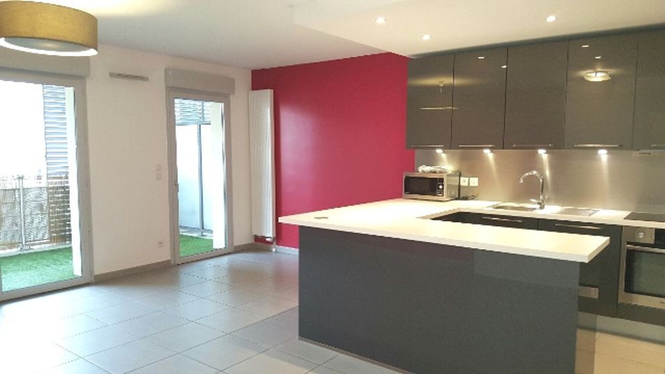 Appartement 4 pièce(s) 84 m²à louer Tassin-la-demi-lune