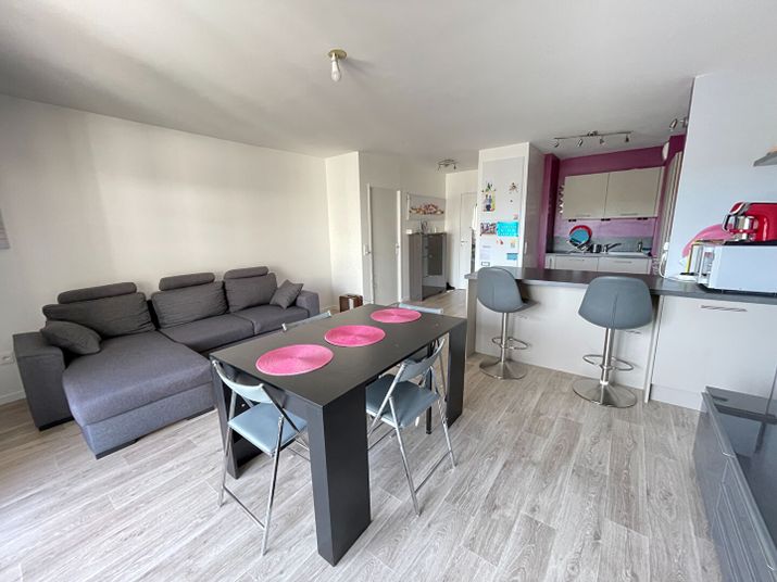 Appartement a louer  - 4 pièce(s) - 77 m2 - Surfyn