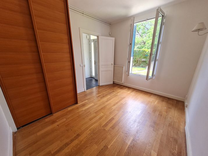 Maison a louer champigny-sur-marne - 9 pièce(s) - 174 m2 - Surfyn