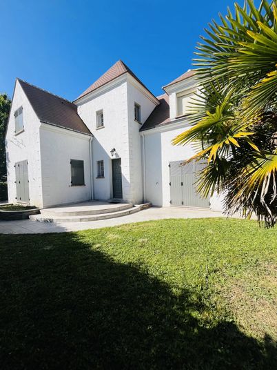 Maison a louer serris - 7 pièce(s) - 220 m2 - Surfyn