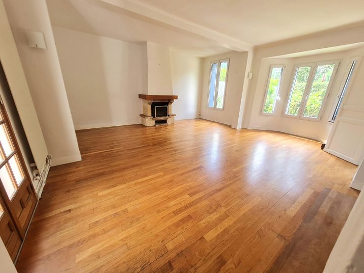 Maison a louer champigny-sur-marne - 9 pièce(s) - 174 m2 - Surfyn