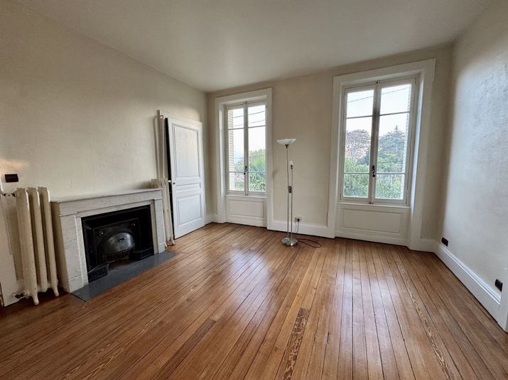 Maison a louer tassin-la-demi-lune - 9 pièce(s) - 181 m2 - Surfyn