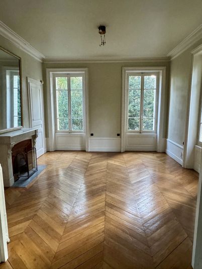 Maison a louer tassin-la-demi-lune - 9 pièce(s) - 181 m2 - Surfyn