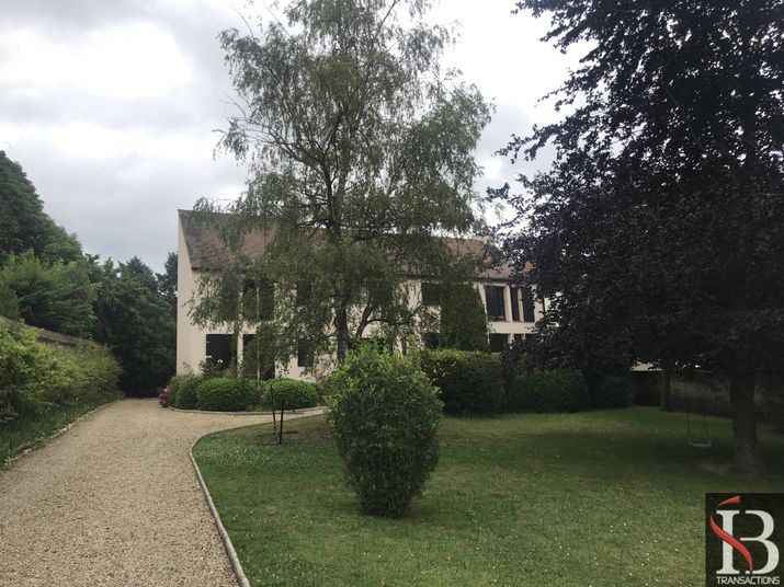 Maison a louer fontainebleau - 9 pièce(s) - 227 m2 - Surfyn