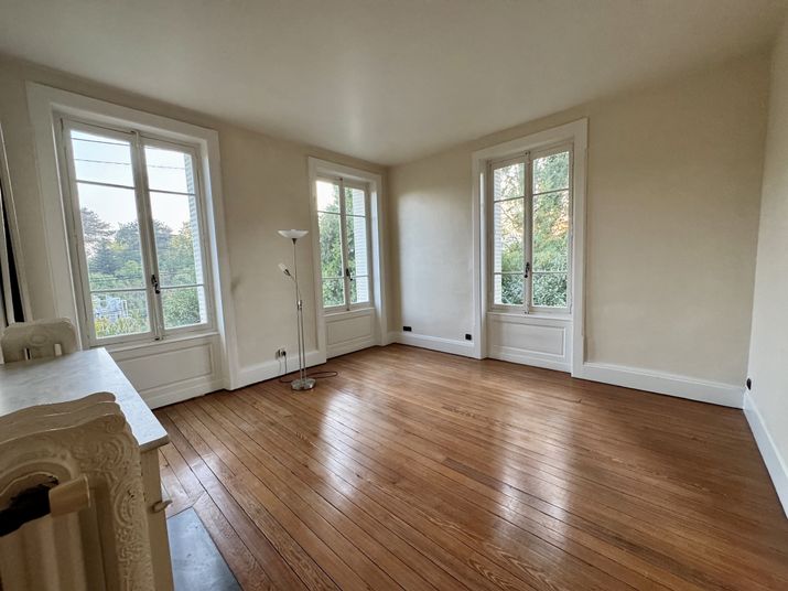 Maison a louer tassin-la-demi-lune - 9 pièce(s) - 181 m2 - Surfyn