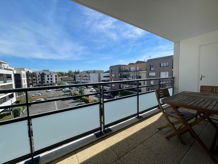 Appartement a louer  - 4 pièce(s) - 77 m2 - Surfyn